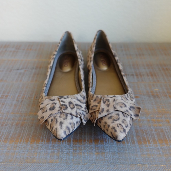 Me Too Paige Leopard Pointy Toe Bow Flat Size 7 - Picture 2 of 9